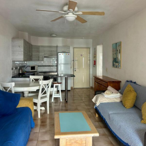 One Bed, Large Balcony In Castle Harbour C103